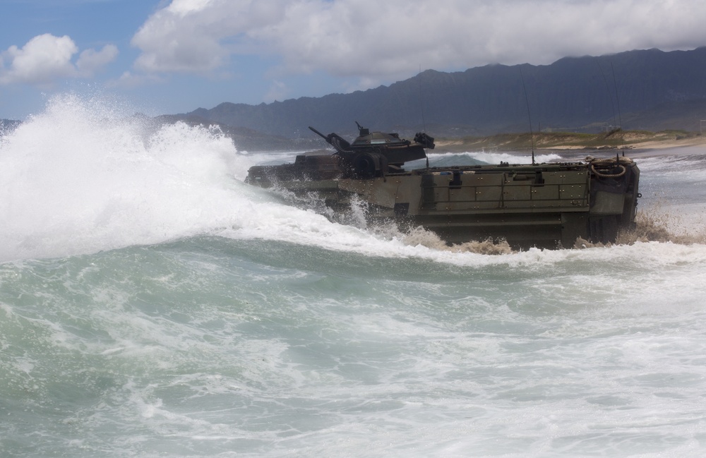 CAC AAV’s splash into the Pacific