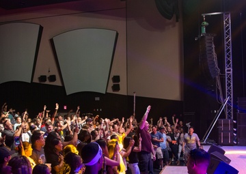 Shaggy performs at MCAS Iwakuni