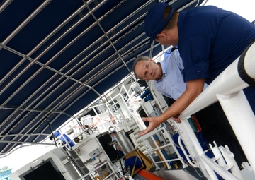 Sen. Tom Carper visits the Coast Guard