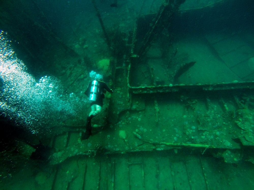 U.S. Navy Divers Train with Honduran Marines during SPS 17