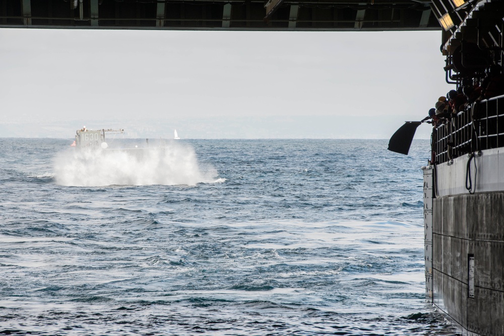 USS Anchorage LCU Operations