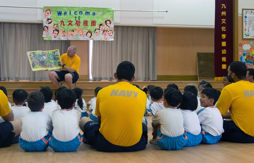 Sailors visit Japanese kindergarten students