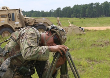 Paratroopers prepare Howitzer artillery