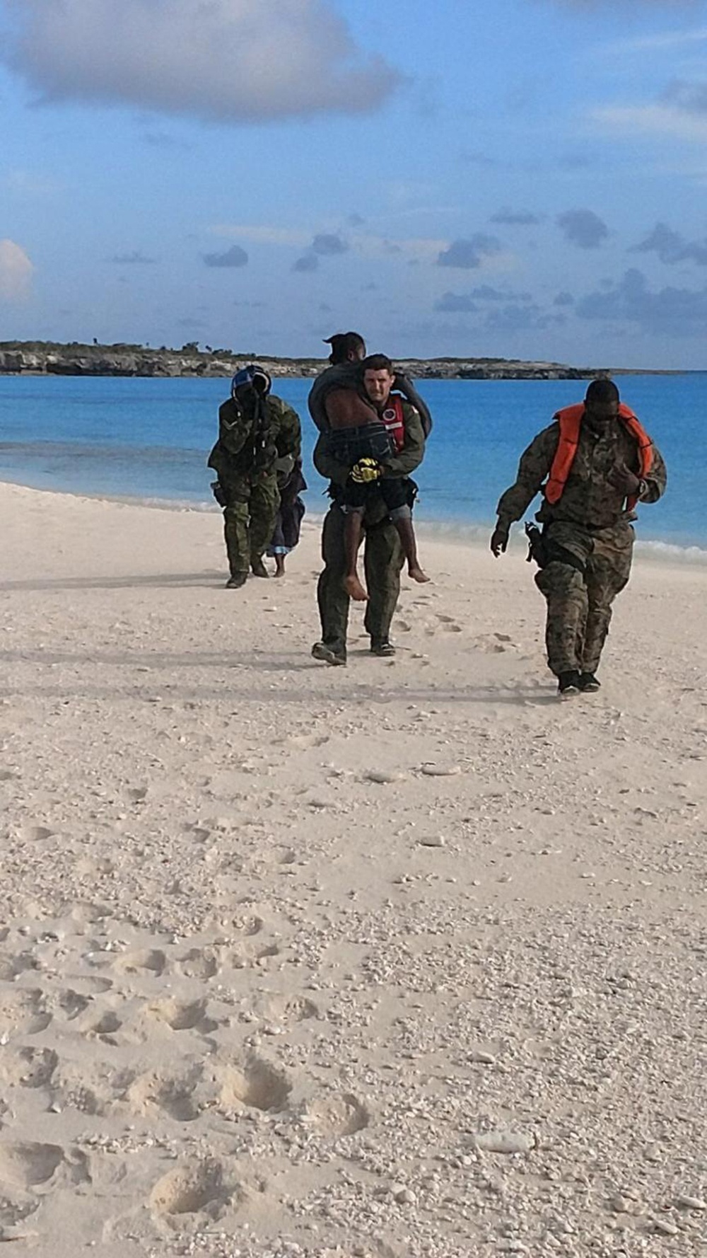 Coast Guard, Royal Bahamas Defence Force rescues 6 Haitian migrants of Little Inagua