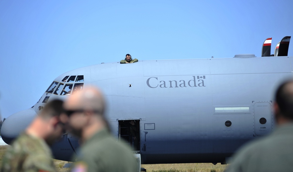 Canadian Forces airmen arrive in support of Mobility Guardian