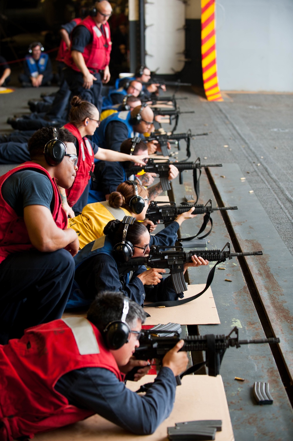 Sailors conduct gun shoot