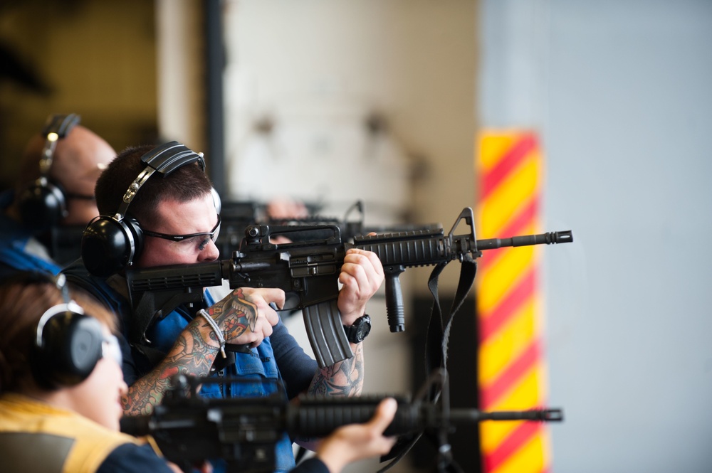 Sailors conduct gun shoot