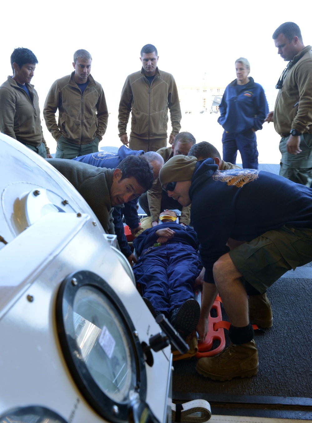 U.S. Coast Guard, Navy emergency extraction dive drill