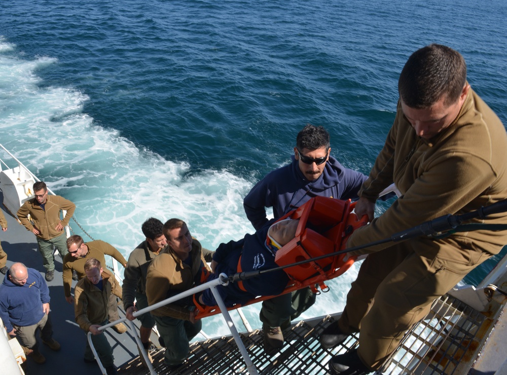 U.S. Coast Guard, Navy emergency extraction dive drill