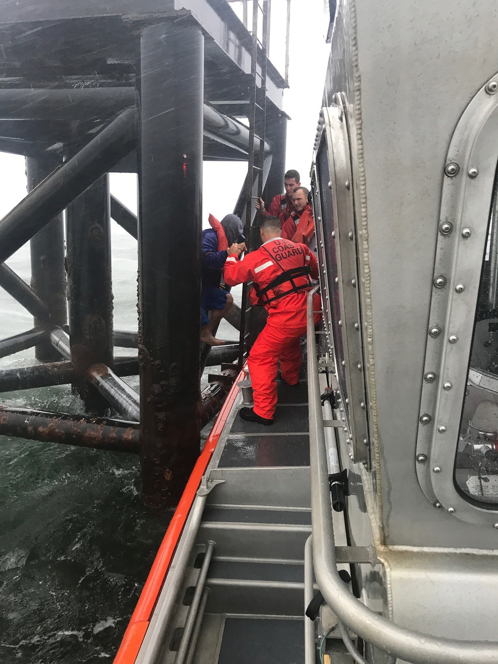 Coast Guard rescues 2 clinging to range light in Tampa Bay