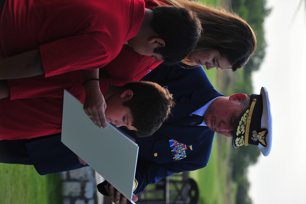 Coast Guard presents Gold Lifesaving Medal to family of Bandera, Texas, hero