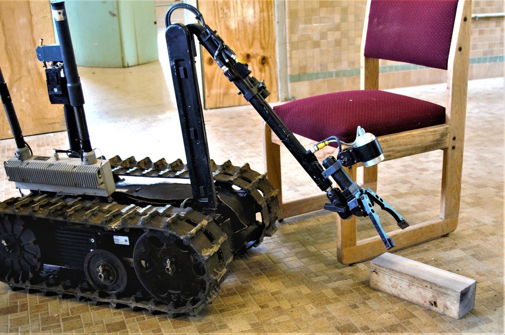 Tropical Lightning engineers train at MUTC