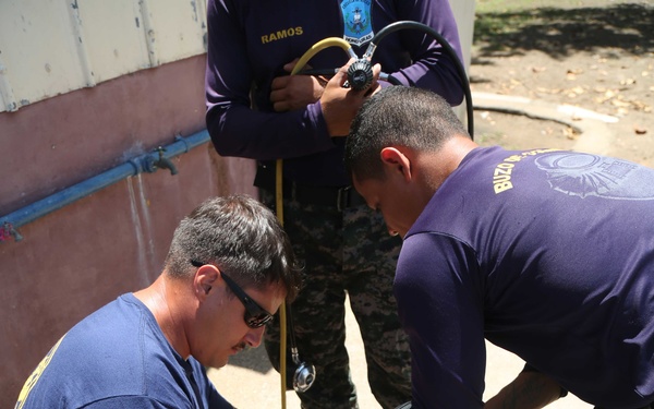 SPS 17 Sailors Conduct Dive Training with Honduran Military Members