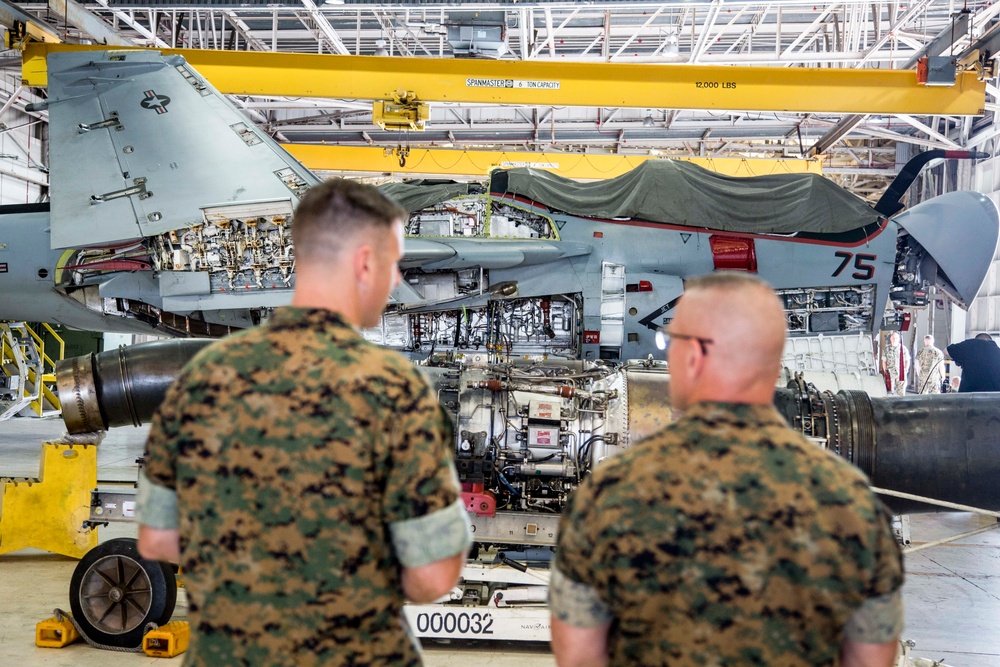 II MEF CG Visits MCAS Cherry Point