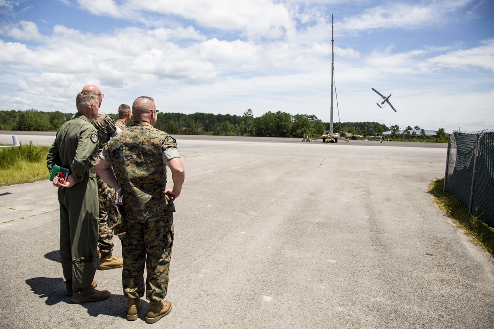 II MEF CG Visits MCAS Cherry Point