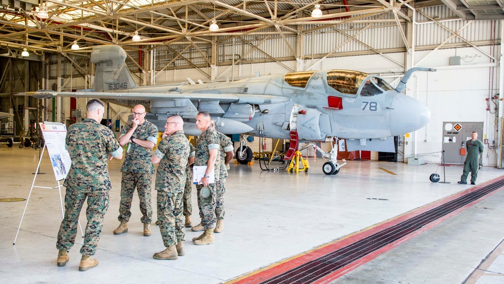 II MEF CG Visits MCAS Cherry Point