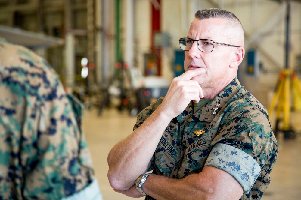 II MEF CG Visits MCAS Cherry Point