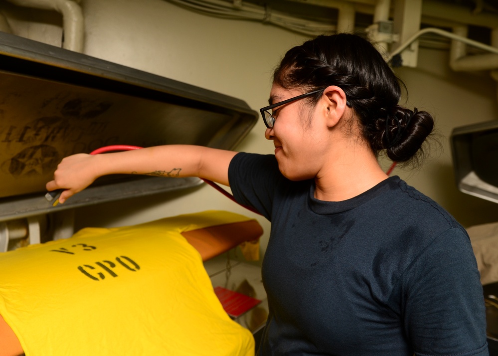 Nimitz Supports Operation Inherent Resolve