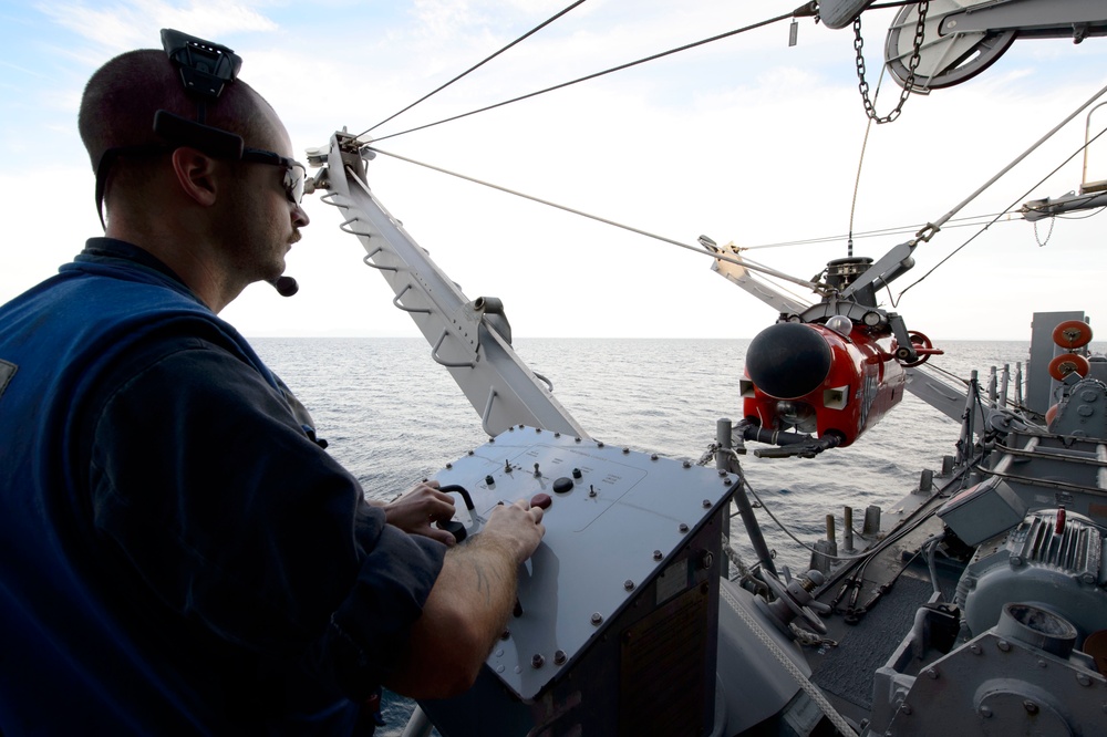 2JA MCMEX Pioneer (MCM 9) sailor deploys Mine Neutralization Vehicle