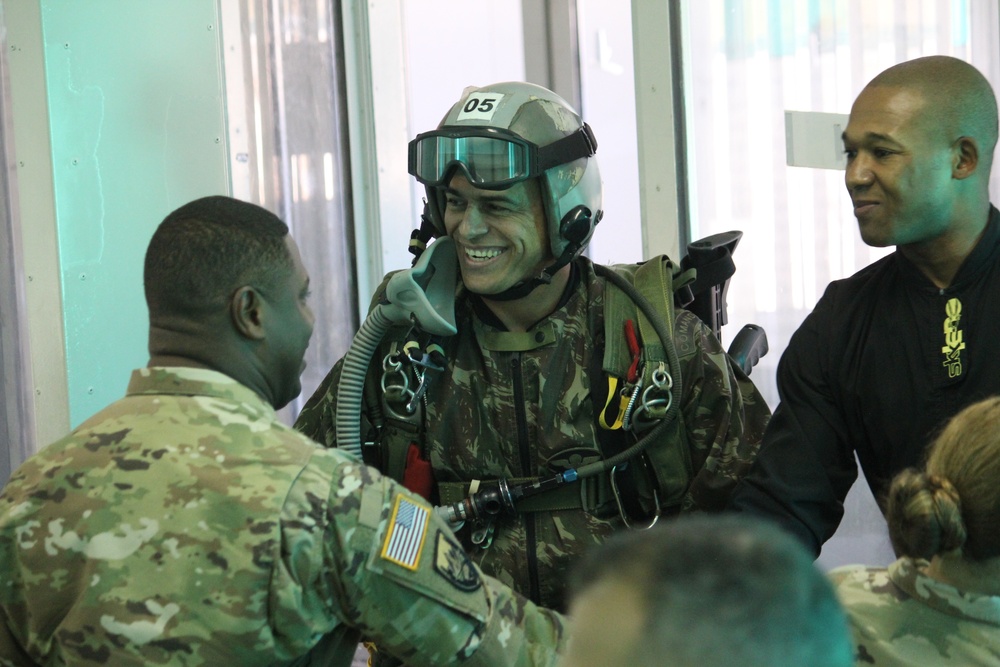 Army South leaders engage with Brazilian paratroopers