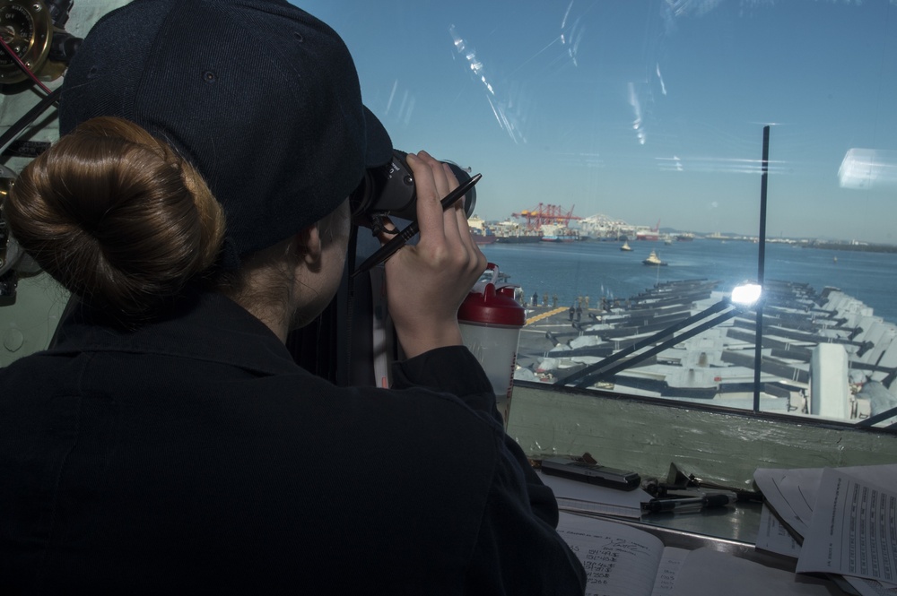 USS Bonhomme Richard arrives to Brisbane, Australia