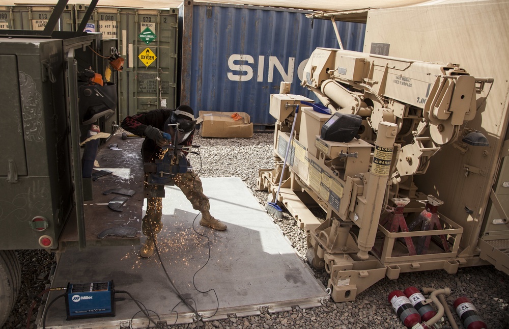 DVIDS - Images - U.S. Army Paratrooper Welds Award in Motor Pool [Image ...