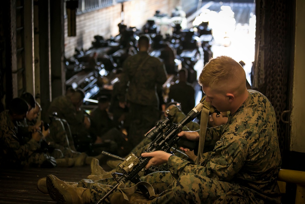 BLT 2/6 Rehearses Amphibious Raid at Sea