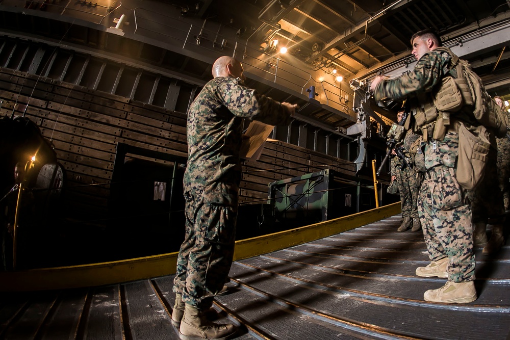 BLT 2/6 Rehearses Amphibious Raid at Sea