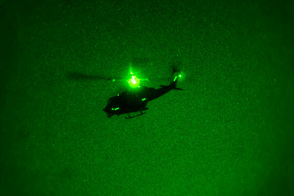 26th MEU Conducts Night Flight Training