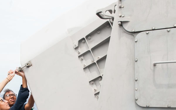 Sailors conduct maintenance on RAM