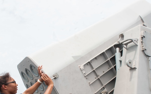 Sailors conduct maintenance on RAM