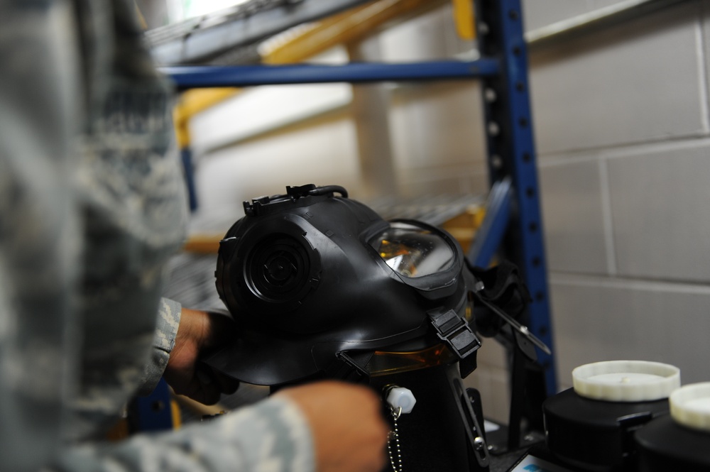 Air Commandos sanitize gas masks