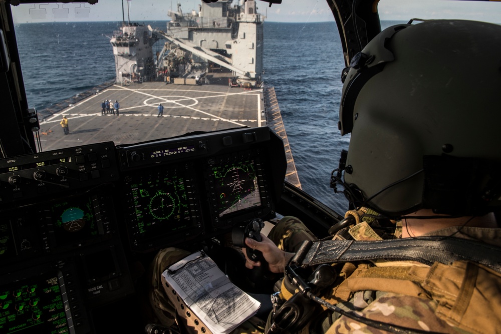 Ospreys land on USS Oak Hill