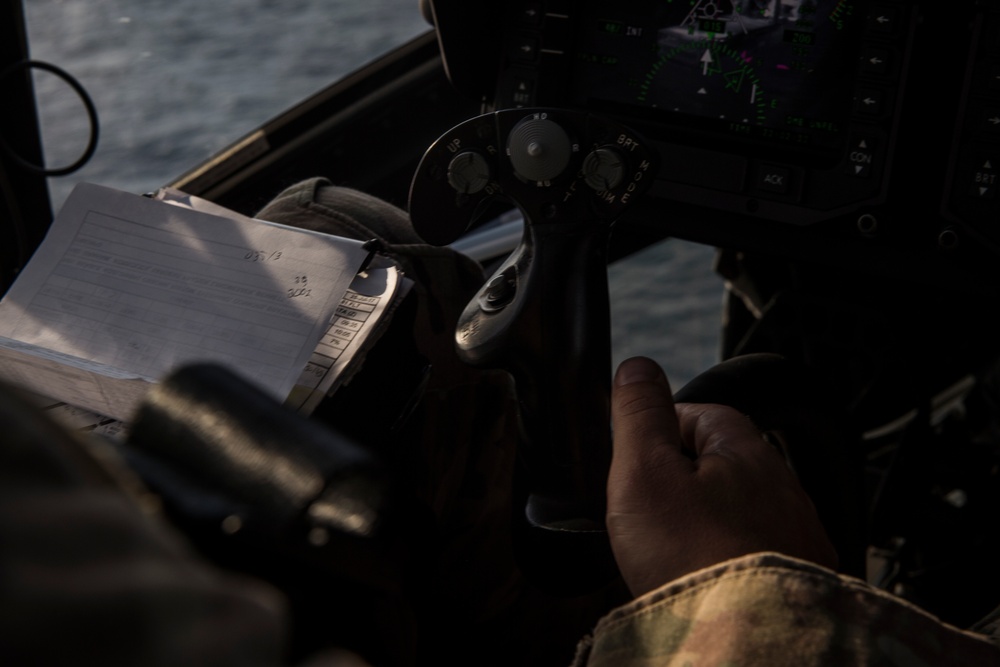 Ospreys land on USS Oak Hill