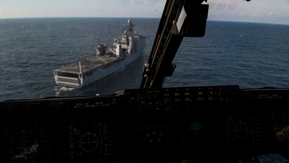 Ospreys land on USS Oak Hill