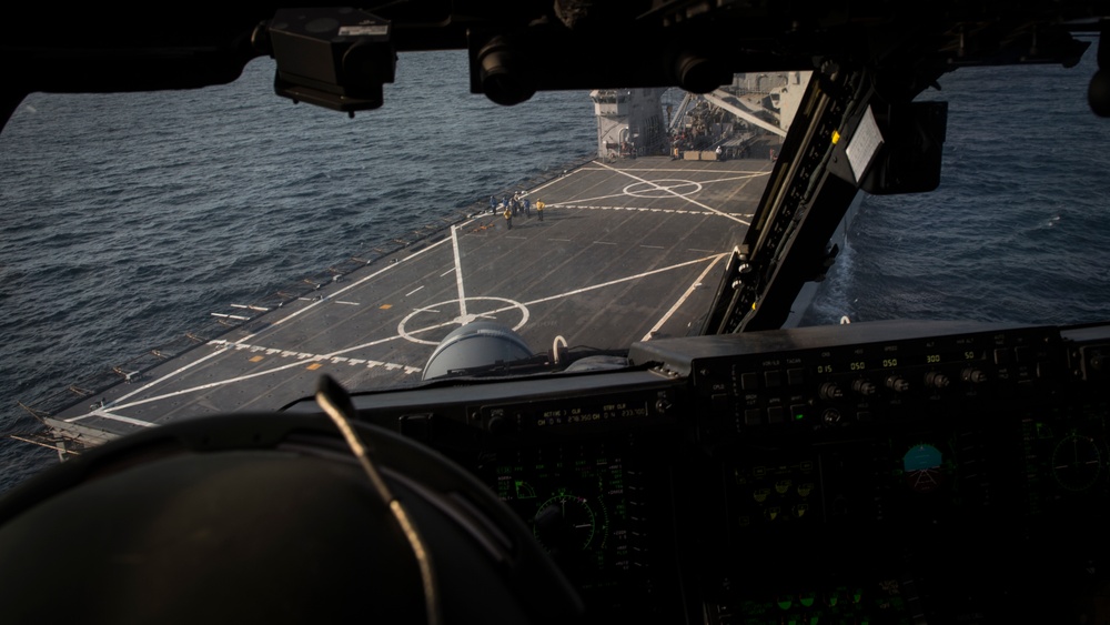 Ospreys land on USS Oak Hill