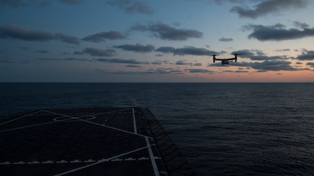 Ospreys land on USS Oak Hill