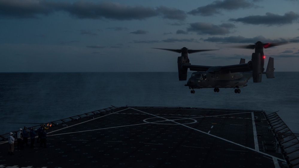 Ospreys land on USS Oak Hill