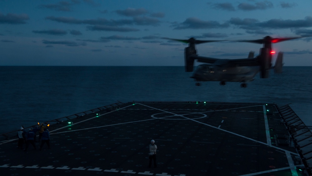 Ospreys land on USS Oak Hill