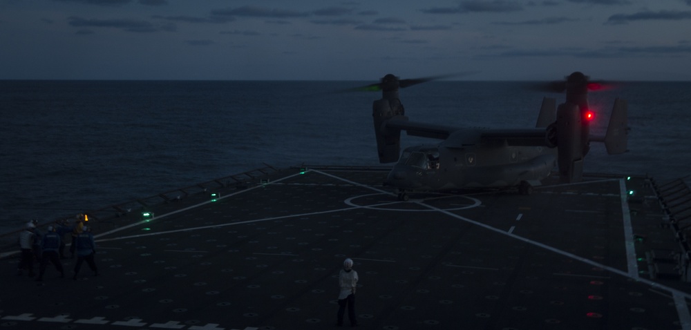 Ospreys land on USS Oak Hill