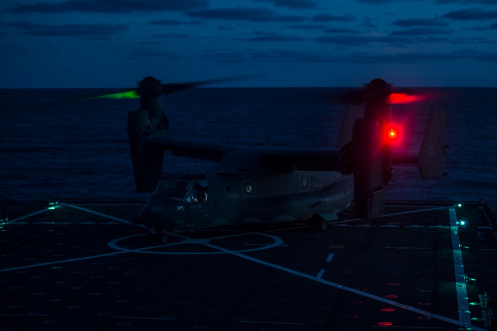 Ospreys land on USS Oak Hill