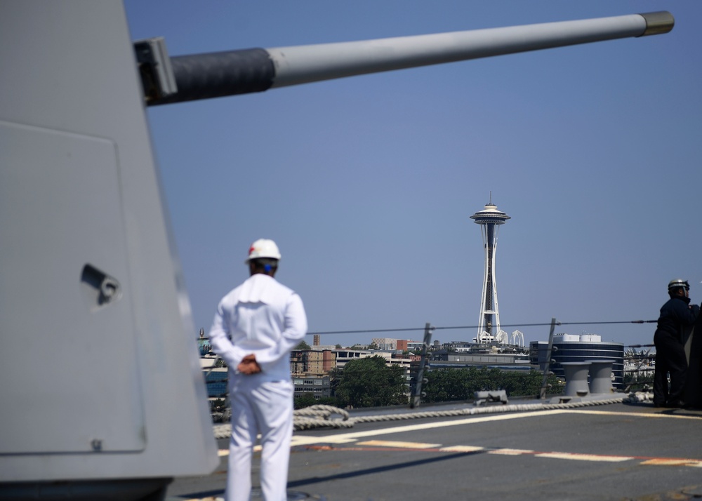 USS Michael Murphy Arrives in Seattle for Seafair