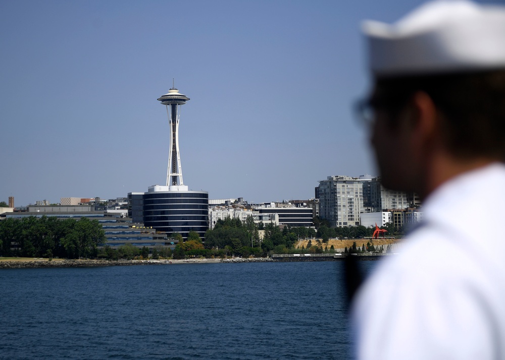 USS Michael Murphy Arrives in Seattle for Seafair