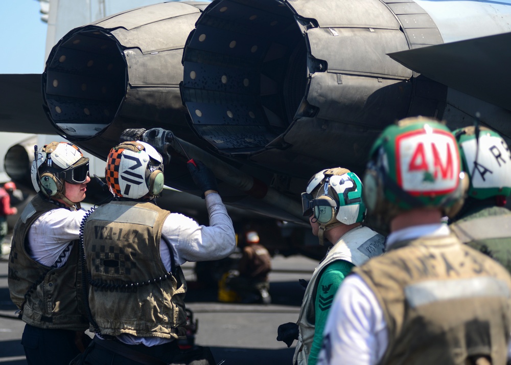 Nimitz Supports Operation Inherent Resolve