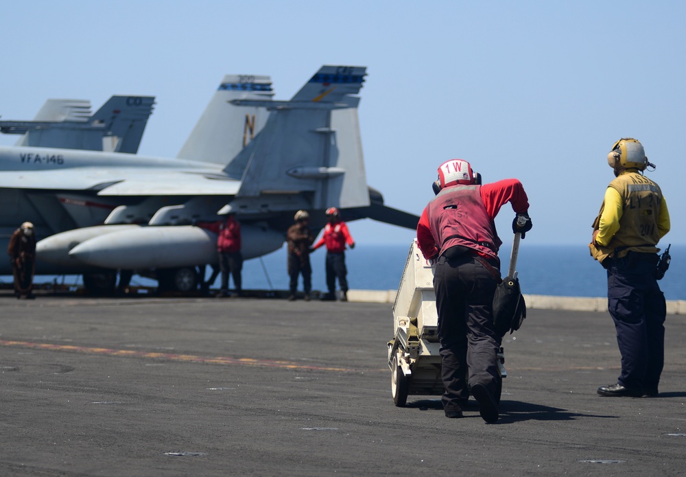 Nimitz Supports Operation Inherent Resolve