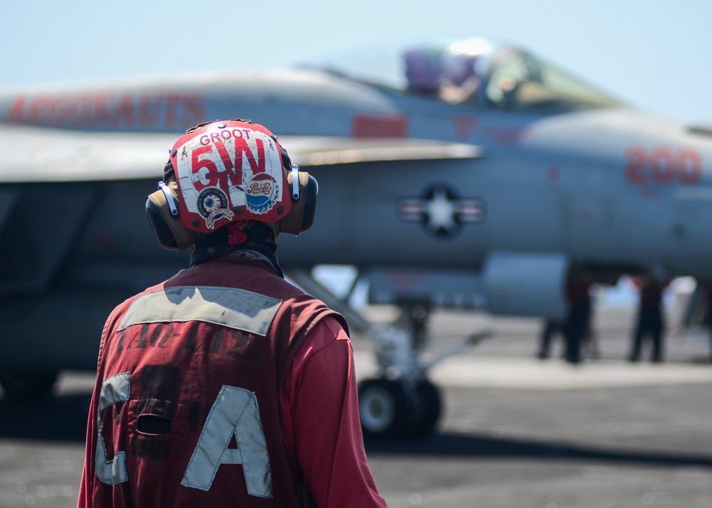 Nimitz Supports Operation Inherent Resolve