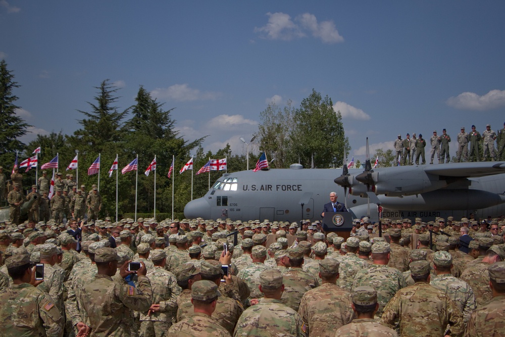 US vice president visits soldiers during Noble Partner 17