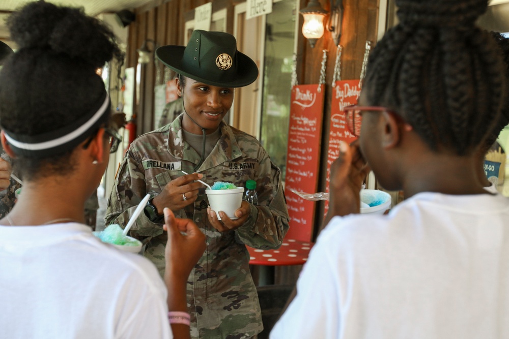 Former Miss USA, Army women making a difference in the lives of young women