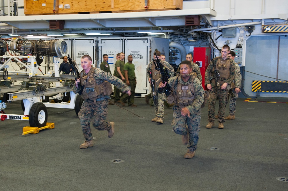 Marines conduct weapons training