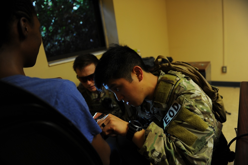1st SOCES EOD conducts hostage simulation